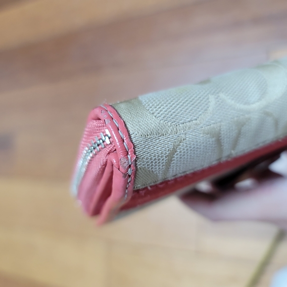 Coach Signature Monogram Wallet - Picture 13 of 13